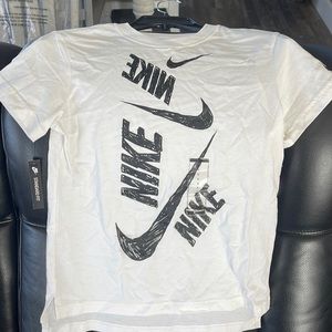 Girls Nike Tshirt